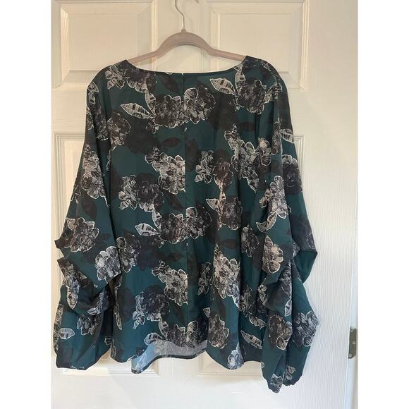 ELOQUII Tops - Eloquii floral print long sleeve top. Size 18